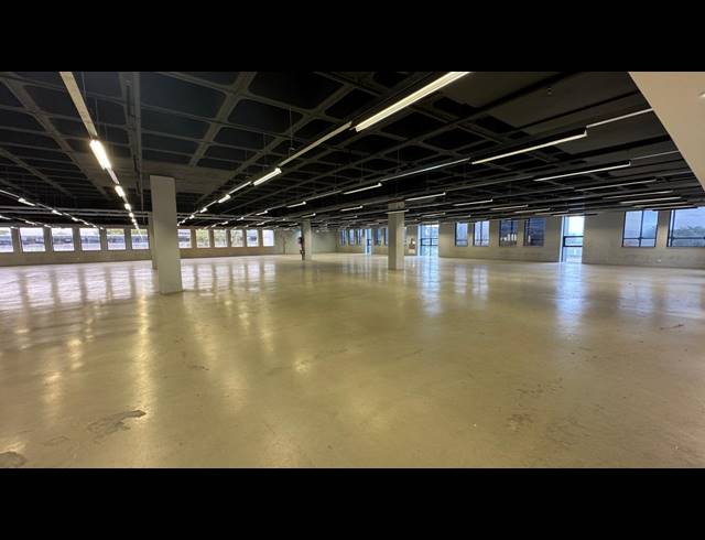 2,420M² WAREHOUSE TO LET IN EASTGATE